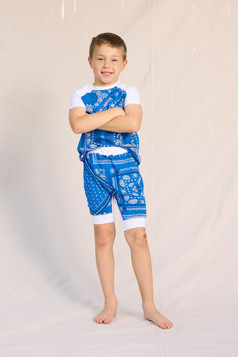 Lev is wearing a size 5/6