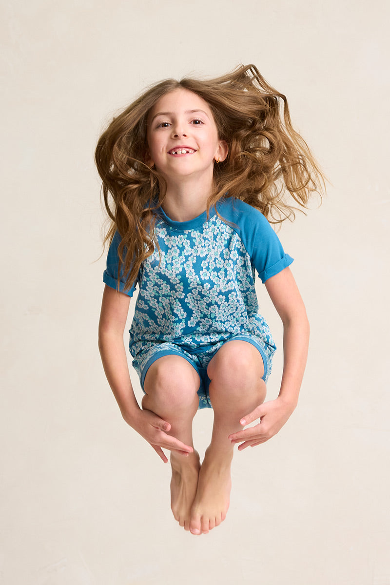 Micki is wearing a size 5/6