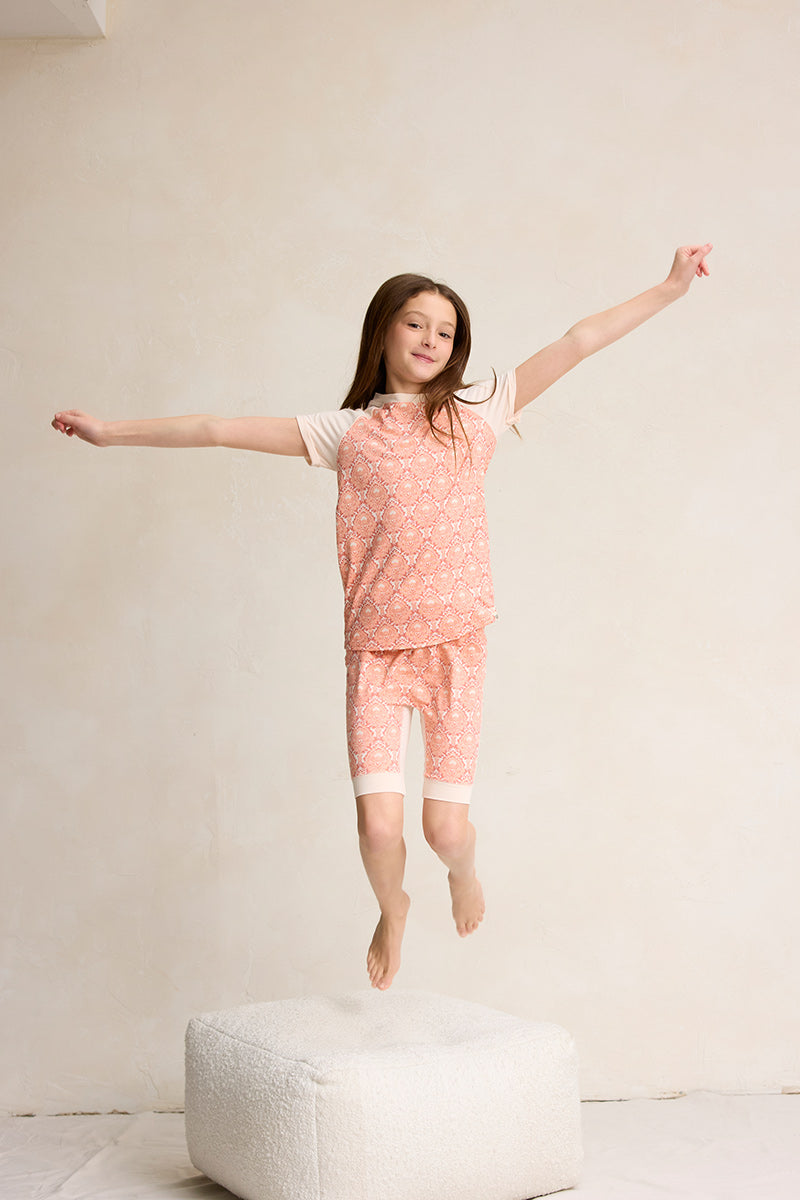 Tessa is wearing a size 9/10