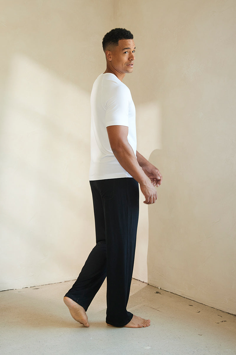 Stiver is 6'1", typically wears a size 33 pant, has a 40" chest, a 34" inseam and is wearing a size M