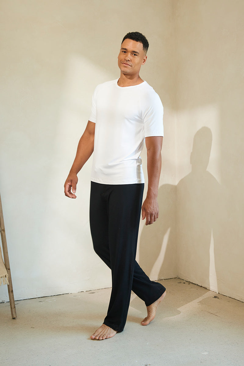 Stiver is 6'1", typically wears a size 33 pant, has a 40" chest, a 34" inseam and is wearing a size M