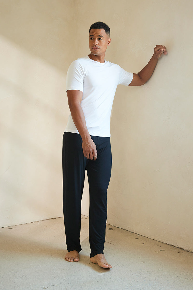 Stiver is 6'1", typically wears a size 33 pant, has a 40" chest, a 34" inseam and is wearing a size M