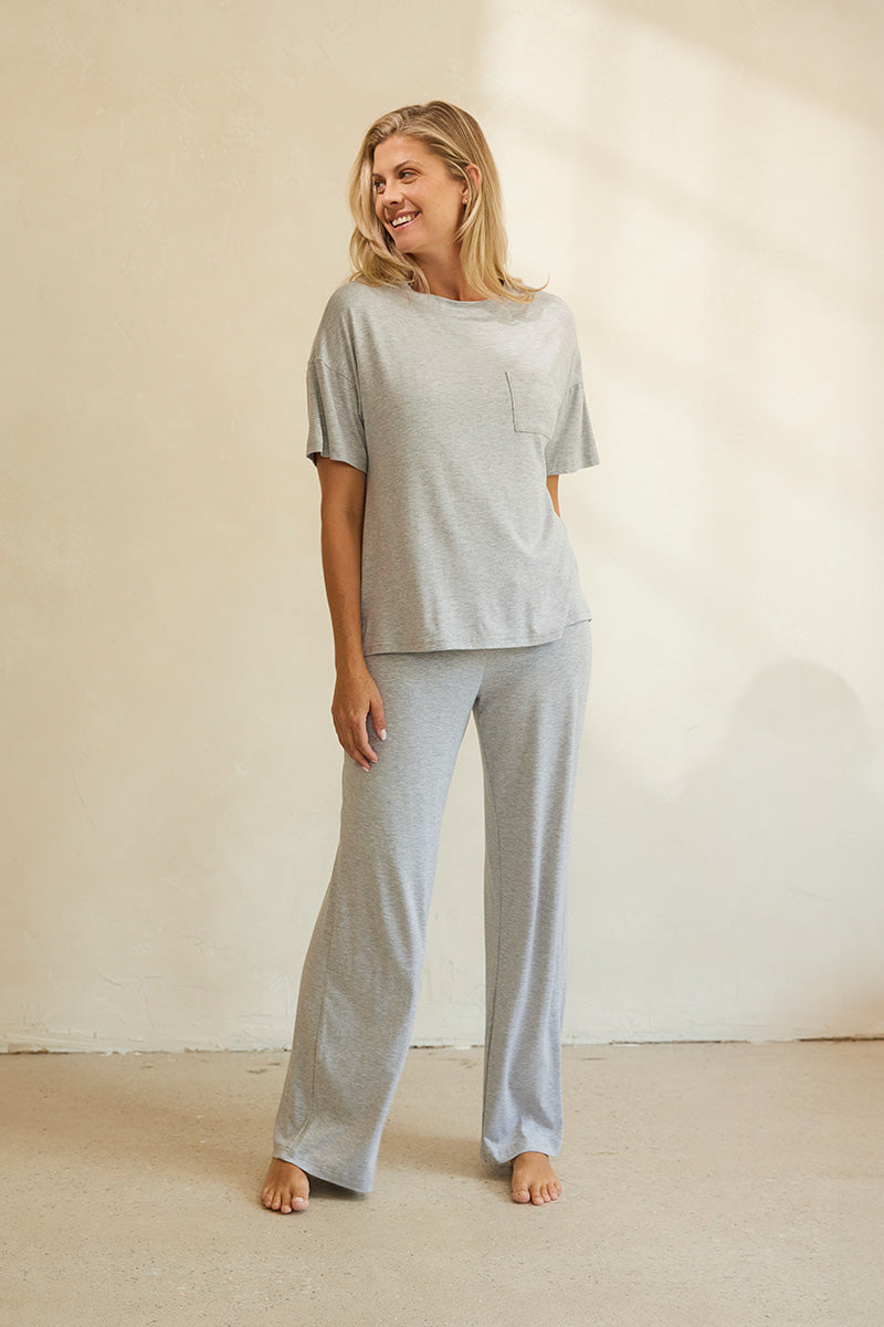 Amber is 5'9", typically wears a size 4/6 and is wearing a size medium