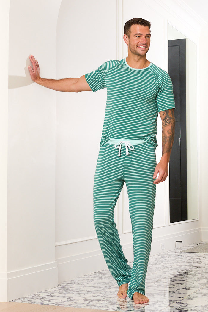 Adam is 6'1", typically wears a size 34 pant, has a 32" inseam and is wearing a size medium.