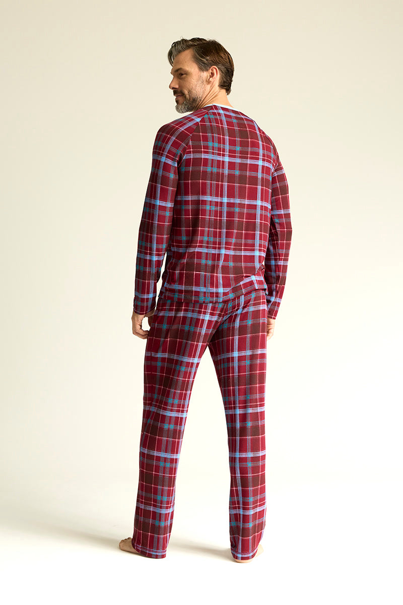 Matthew is 6'1", typically wears a size 32 pant, has a 42" chest and is wearing a size medium
