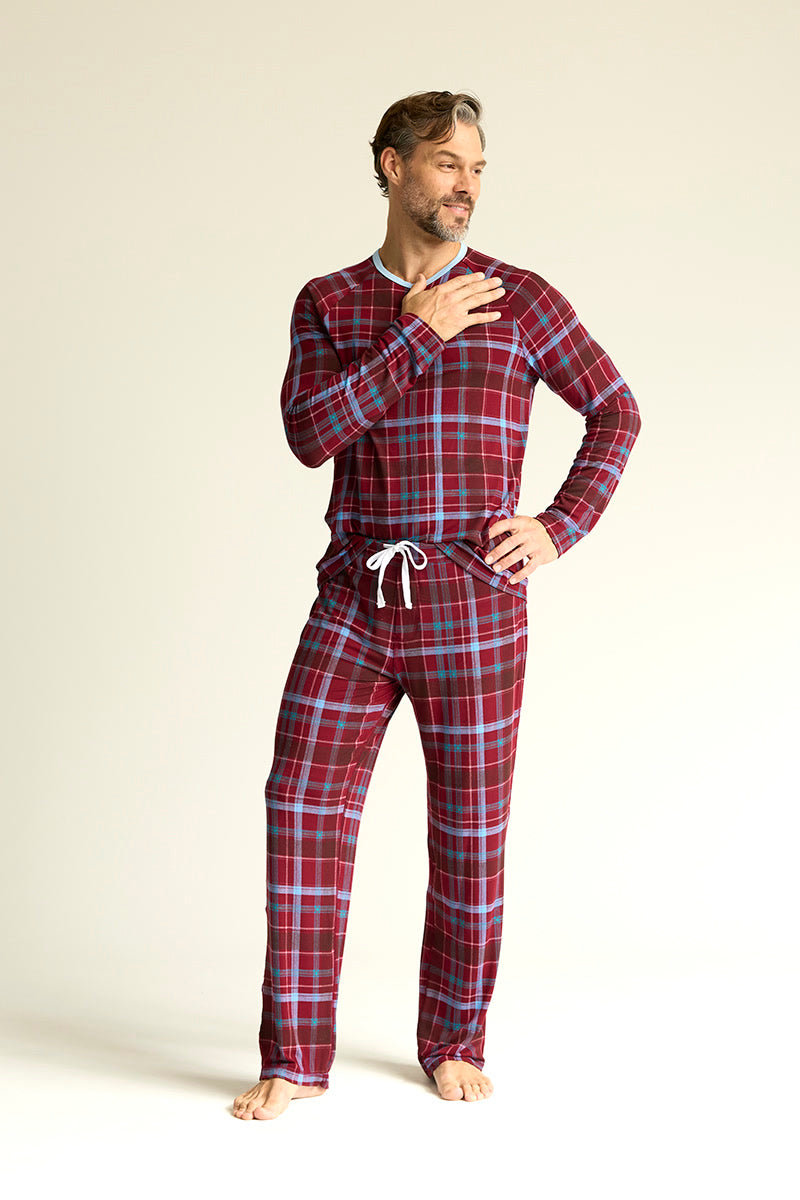 Matthew is 6'1", typically wears a size 32 pant, has a 42" chest and is wearing a size medium
