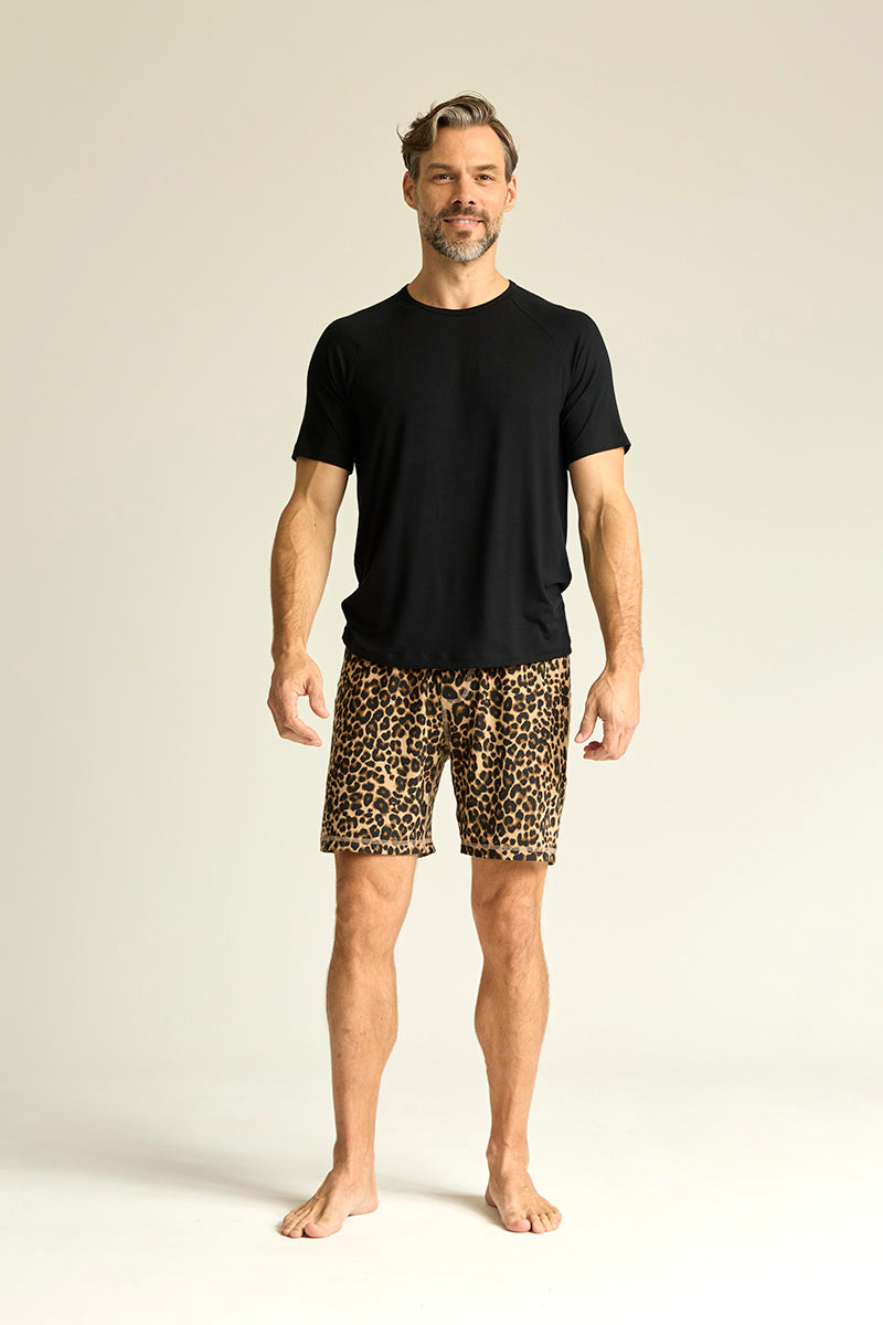Matthew is 6'1", typically wears a size 32 pant, has a 42" chest and is wearing a size medium