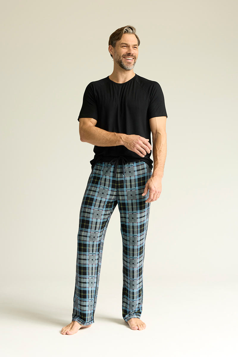 Matthew is 6'1", typically wears a size 32 pant, has a 42" chest and is wearing a size medium