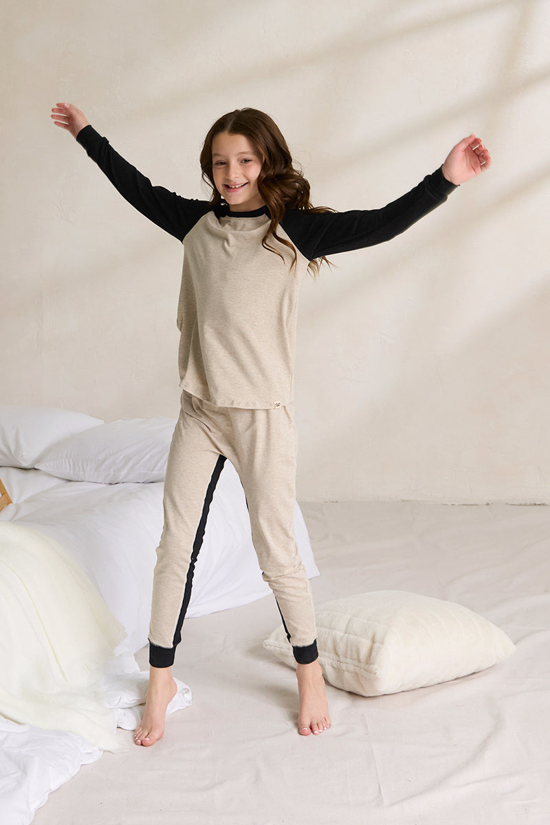 10 years old wearing a size 9/10