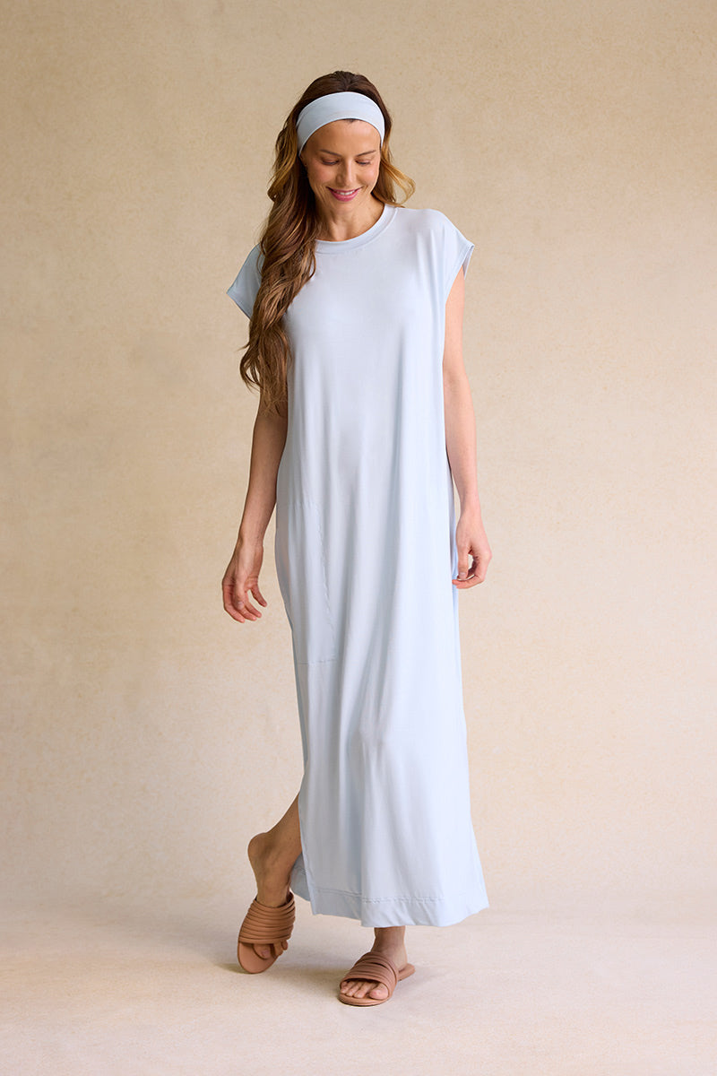 Carina is 5'8", typically wears a size 2 and is wearing a size small