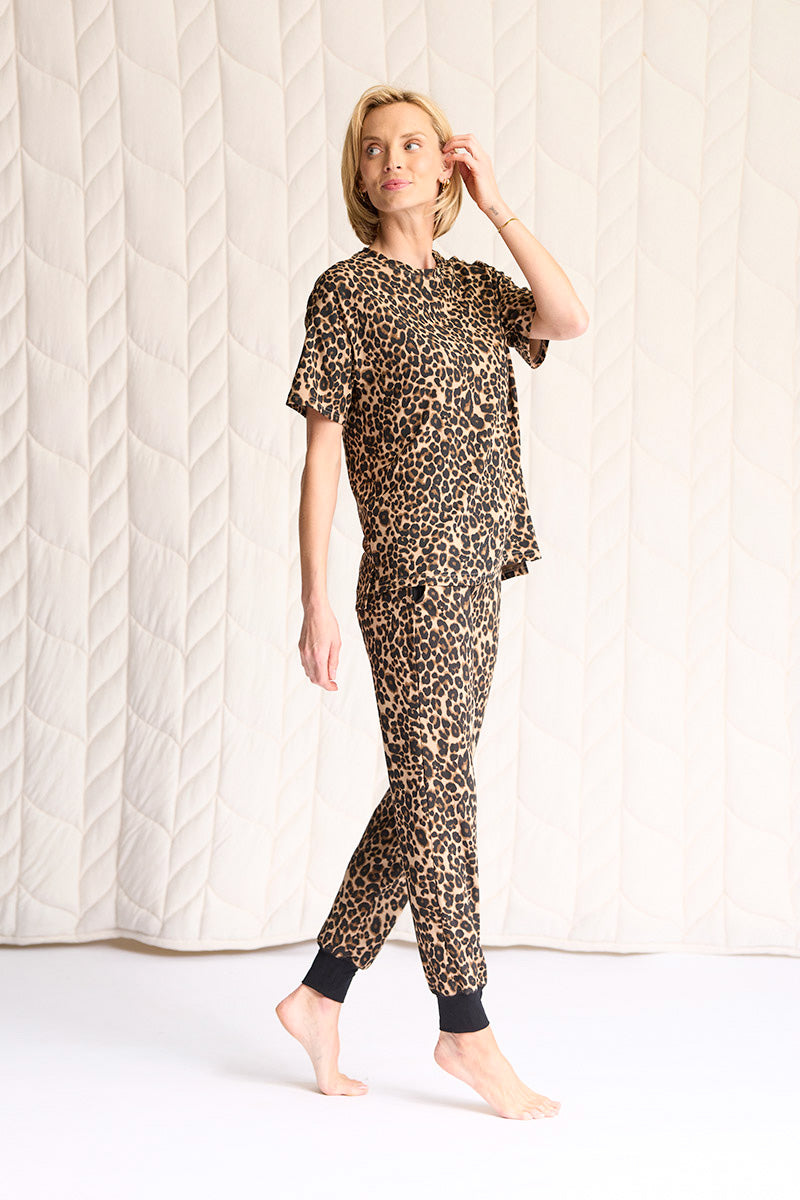 Elyse is 5'9", typically wears a size 2 and is wearing a size small