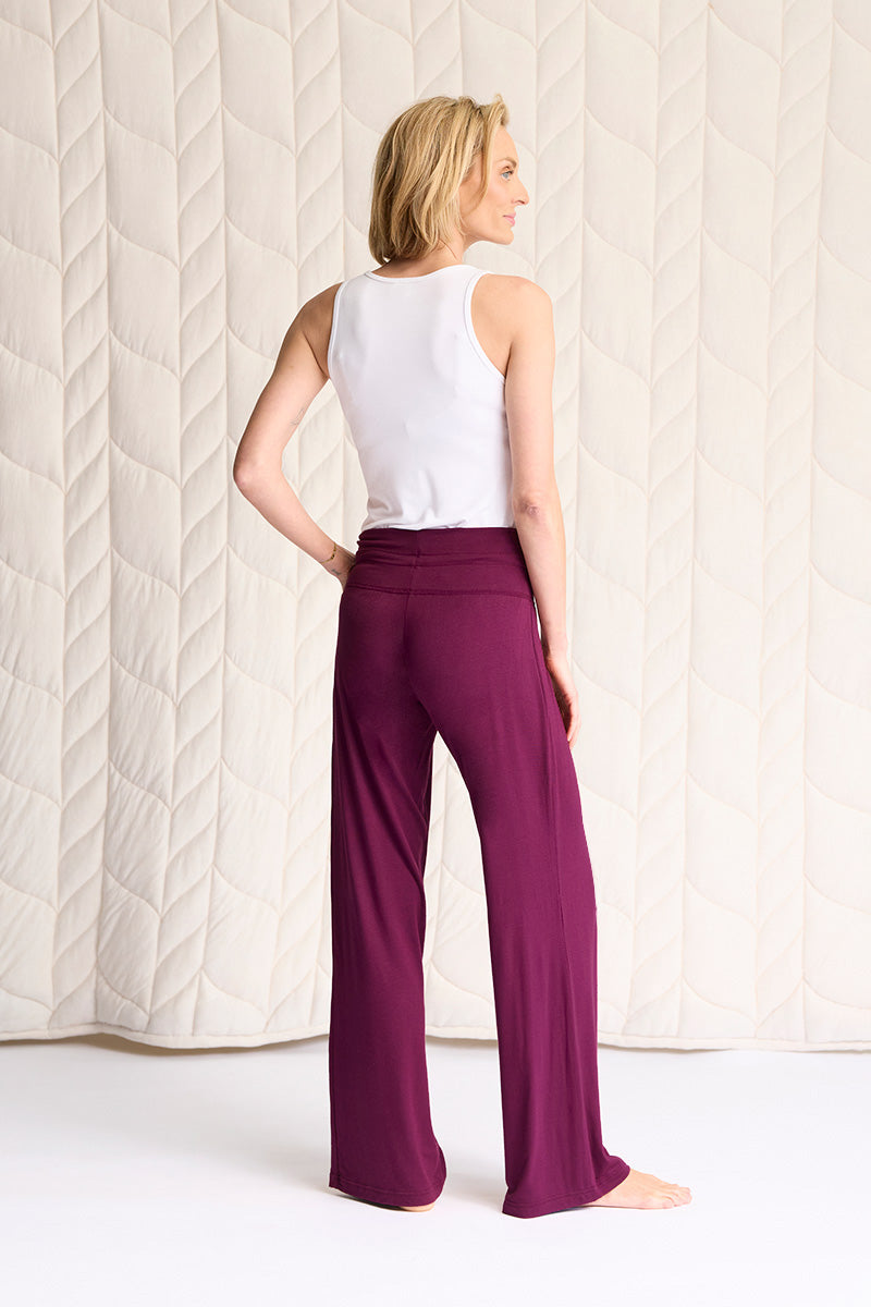 Elyse is 5'9", typically wears a size 2 and is wearing a size small