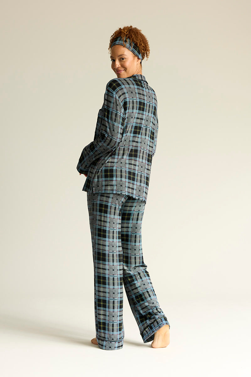 Adecia is 5'9", typically wears a size 6/8 and is wearing a size medium