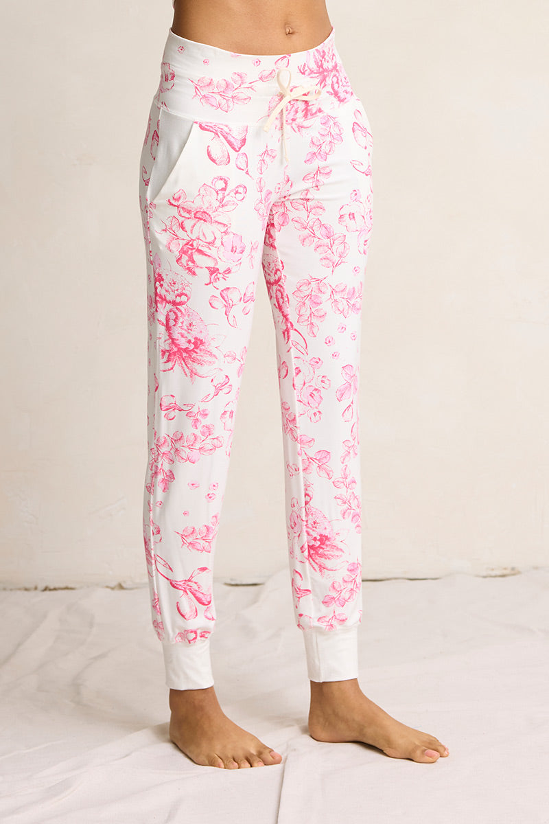 Sam is 5'9", typically wears a size 4 and is wearing a size small