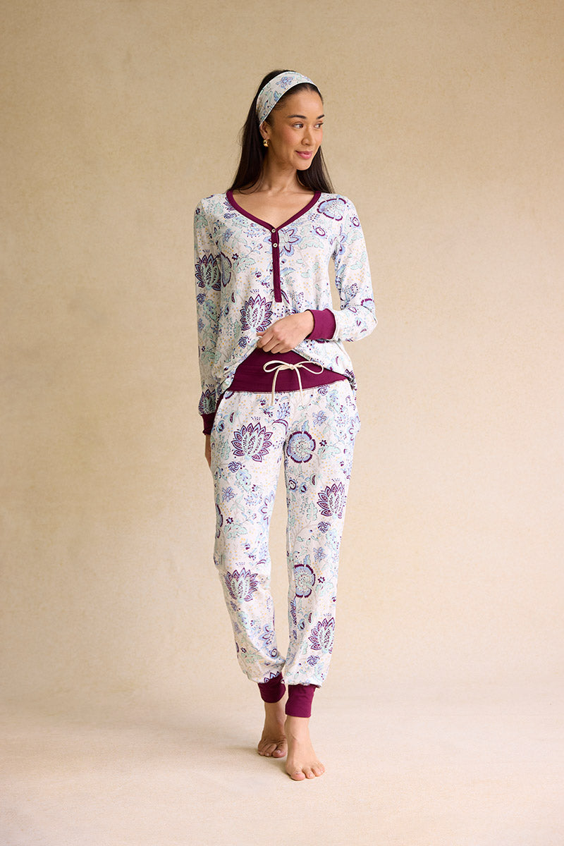 Kimberley is 5'8", typically wears a size 4 and is wearing a size small