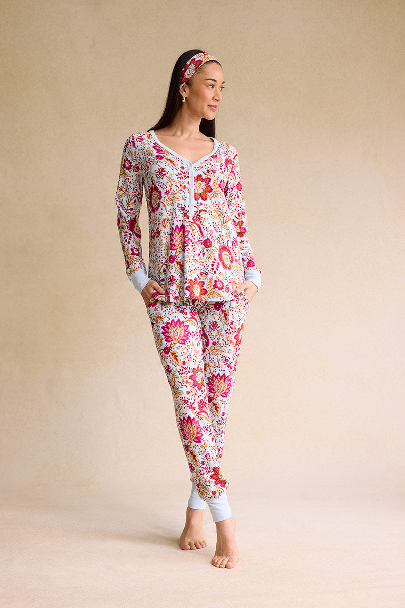 Kimberley is 5'8", typically wears a size 4 and is wearing a size small