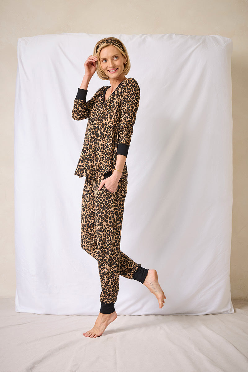 Elyse is 5'9", typically wears a size 2 and is wearing a size small