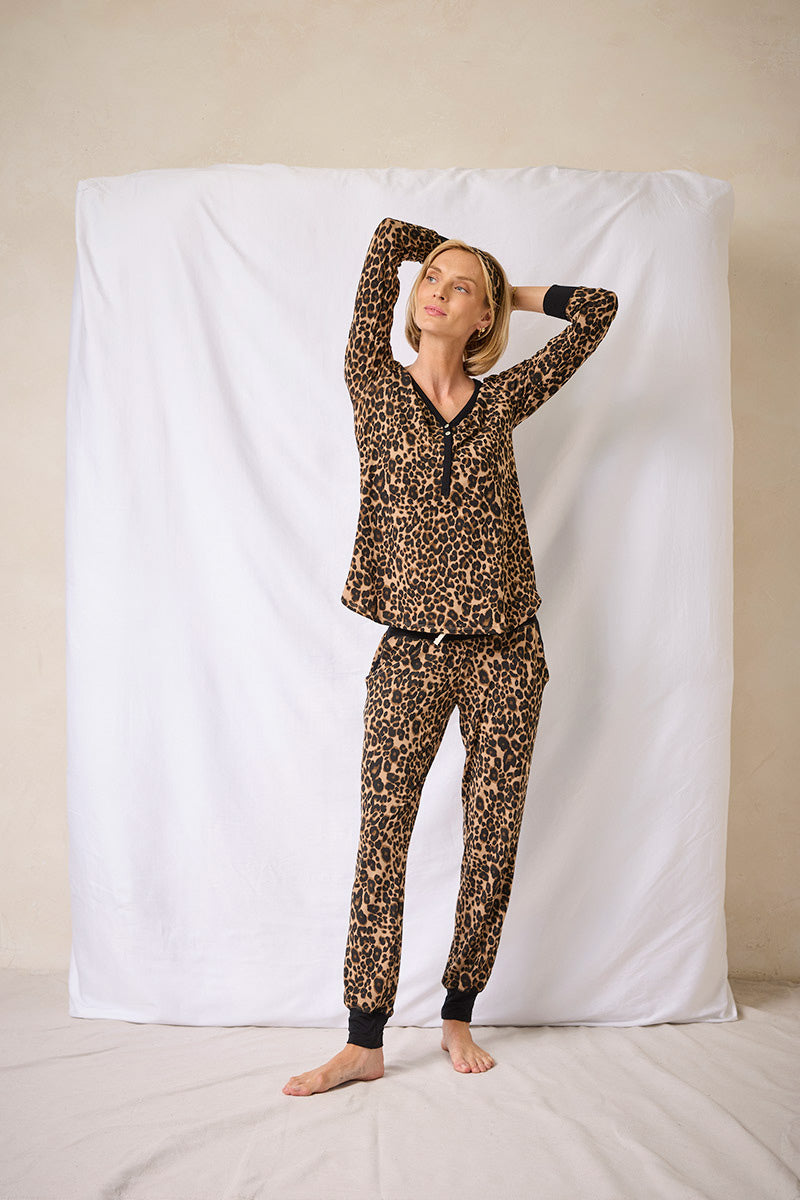 Elyse is 5'9", typically wears a size 2 and is wearing a size small