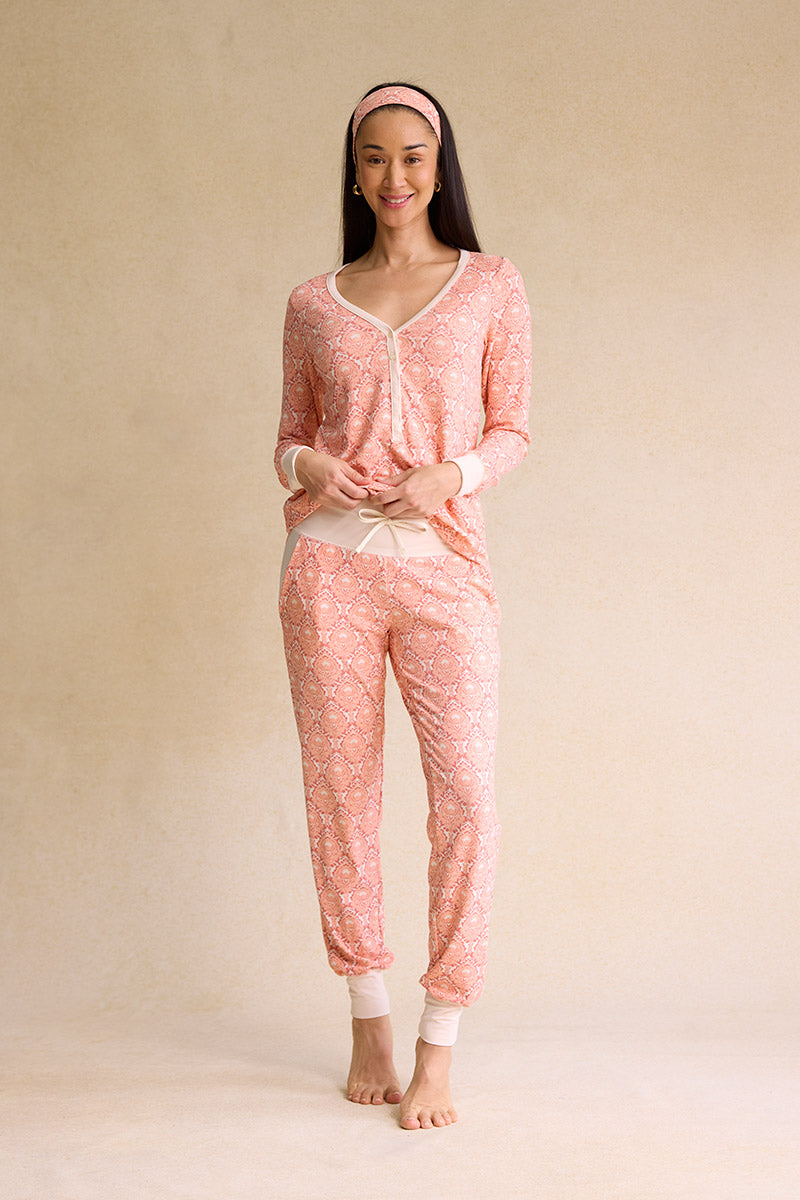 Kimberley is 5'8", typically wears a size 4 and is wearing a size small