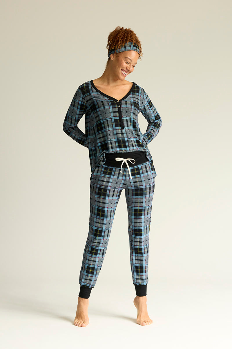 Adecia is 5'9", typically wears a size 6/8 and is wearing a size medium