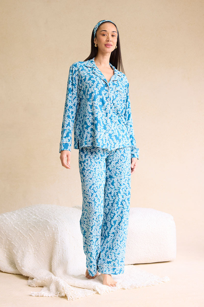 Kimberley is 5'8", typically wears a size 4 and is wearing a size small