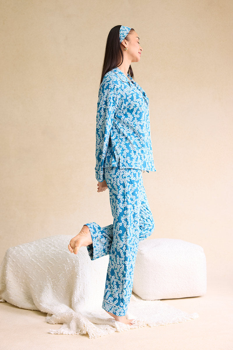 Kimberley is 5'8", typically wears a size 4 and is wearing a size small