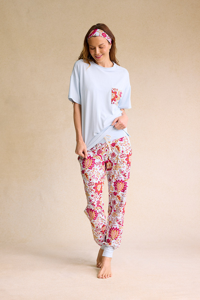 Carina is 5'8", typically wears a size 2 and is wearing a size small