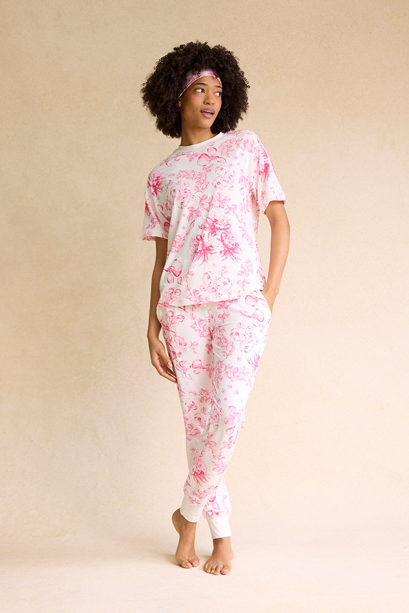 Sam is 5'9", typically wears a size 4 and is wearing a size small