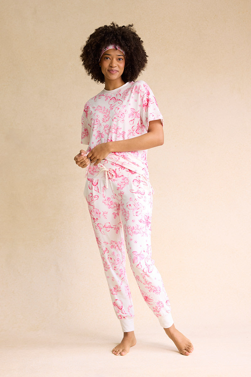 Sam is 5'9", typically wears a size 4 and is wearing a size small