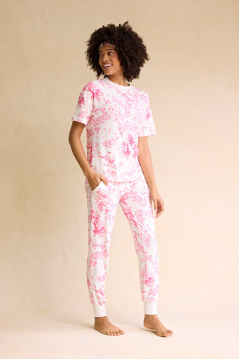 Sam is 5'9", typically wears a size 4 and is wearing a size small