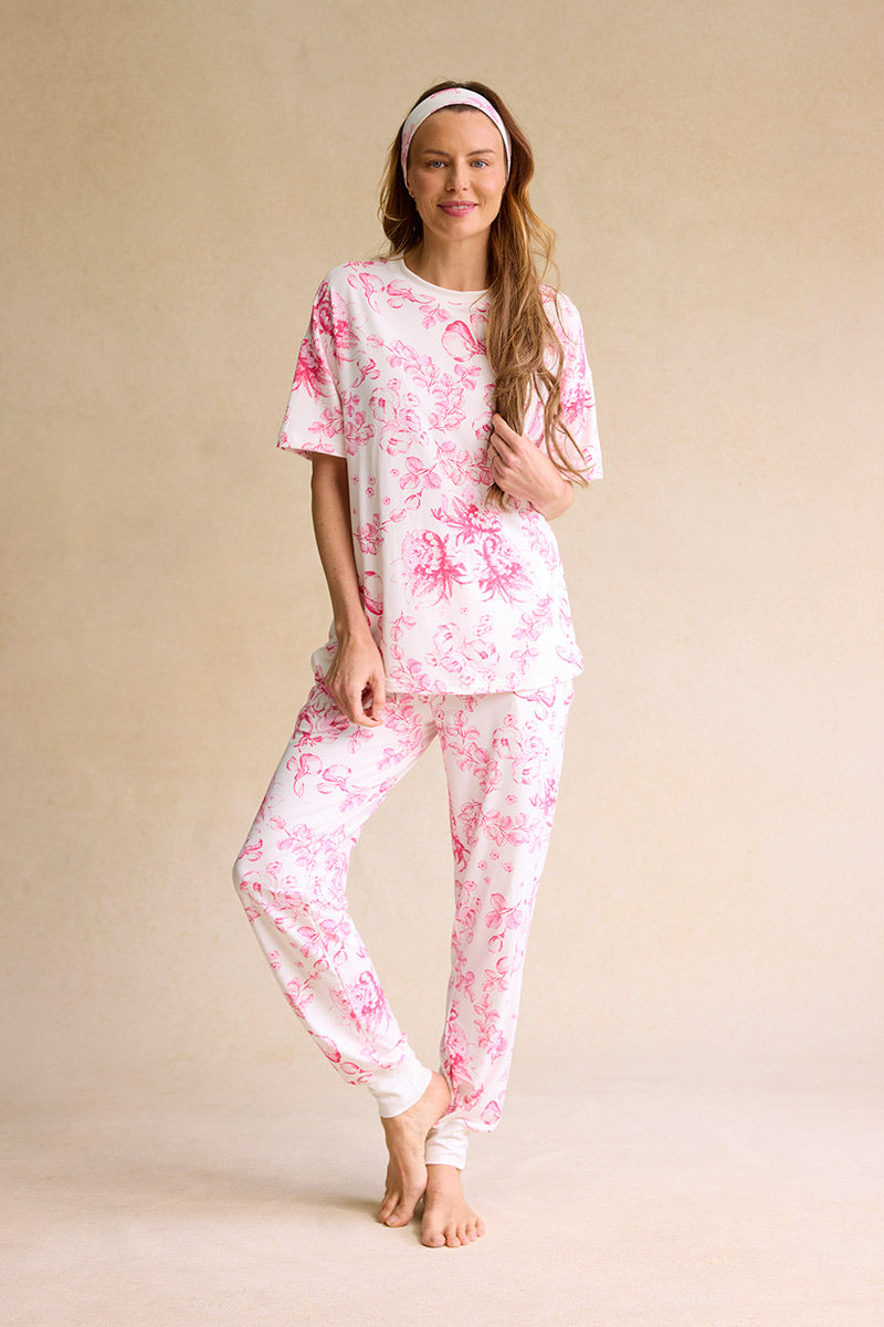 Carina is 5'8", typically wears a size 2 and is wearing a size small