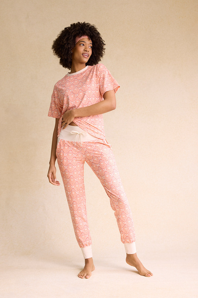 Sam is 5'9", typically wears a size 4 and is wearing a size small