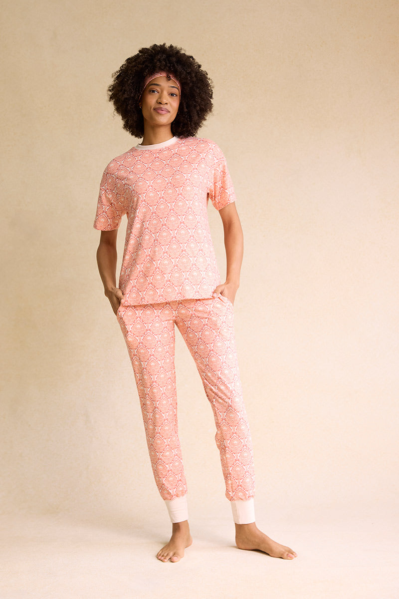 Sam is 5'9", typically wears a size 4 and is wearing a size small