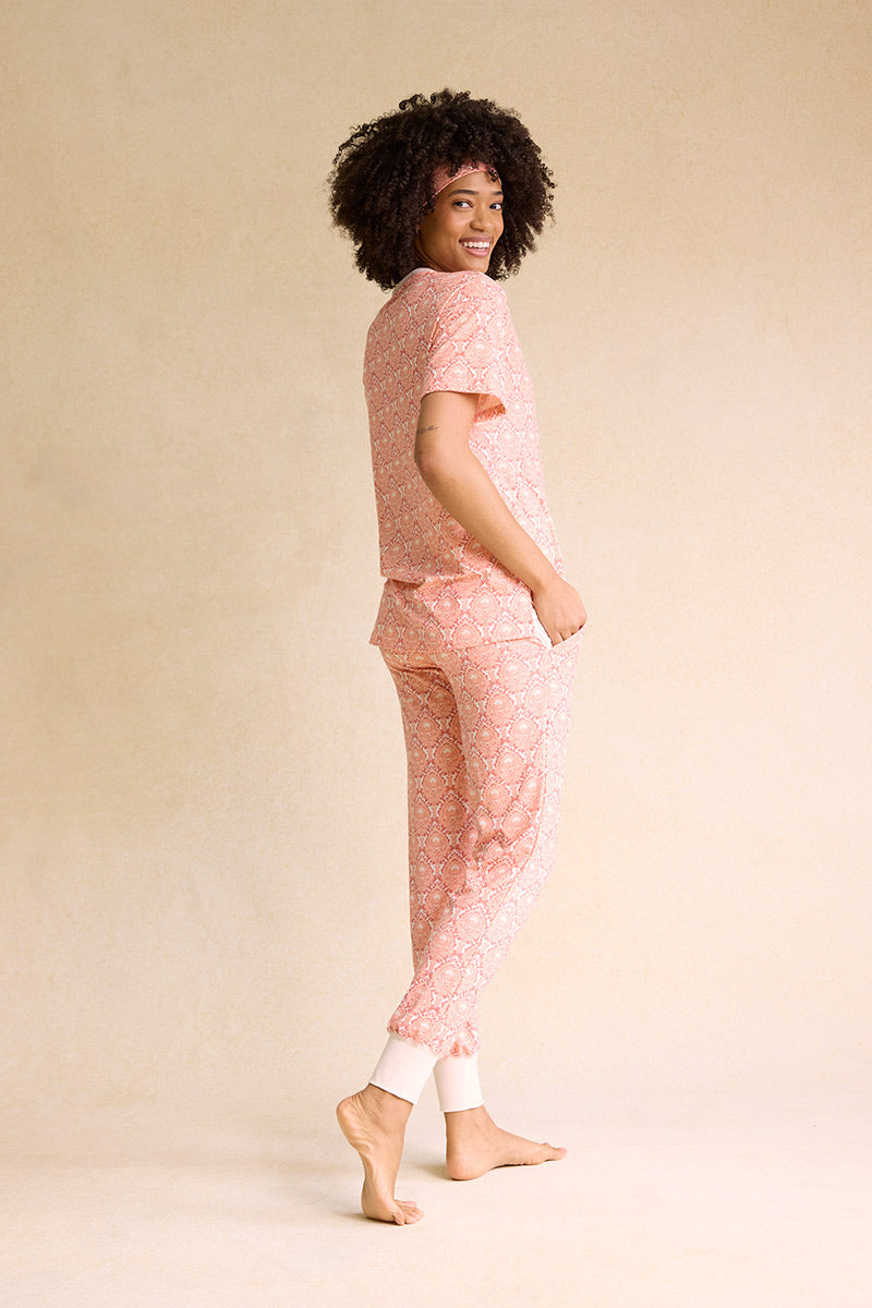 Sam is 5'9", typically wears a size 4 and is wearing a size small