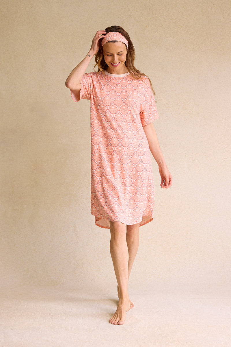 Carina is 5'8", typically wears a size 2 and is wearing a size small