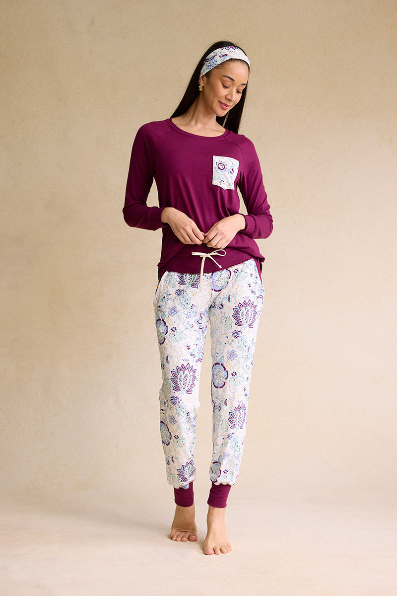 Kimberley is 5'8", typically wears a size 4 and is wearing a size small