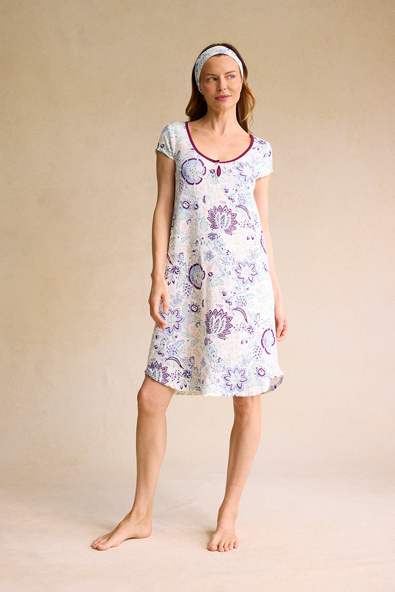 Carina is 5'8", typically wears a size 2 and is wearing a size small