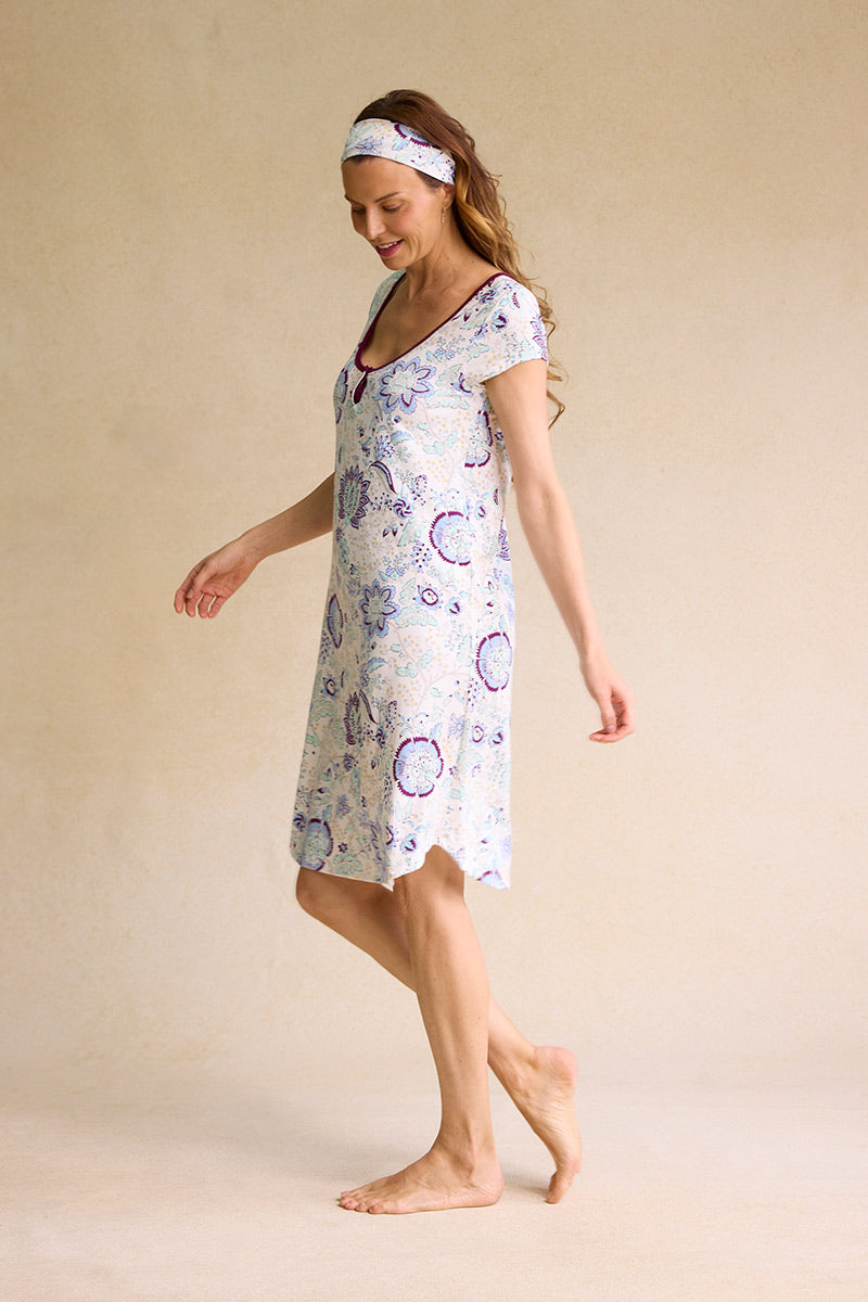 Carina is 5'8", typically wears a size 2 and is wearing a size small