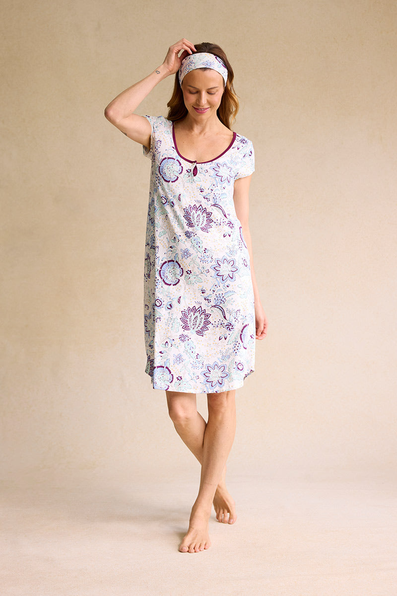 Carina is 5'8", typically wears a size 2 and is wearing a size small