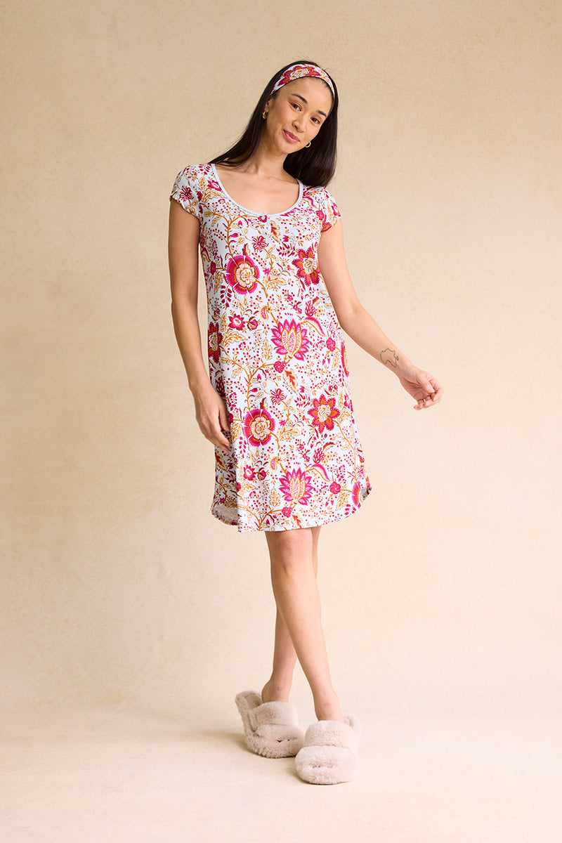 Kimberley is 5'8", typically wears a size 4 and is wearing a size small