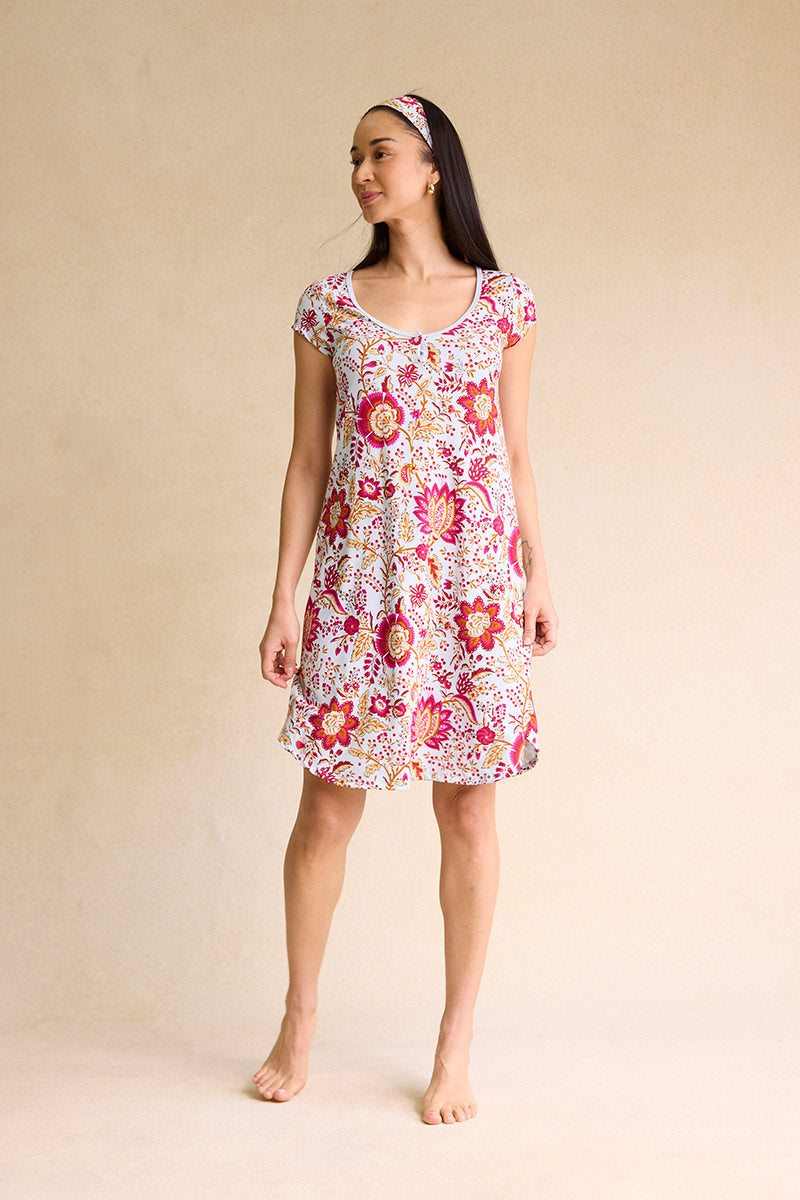 Kimberley is 5'8", typically wears a size 4 and is wearing a size small