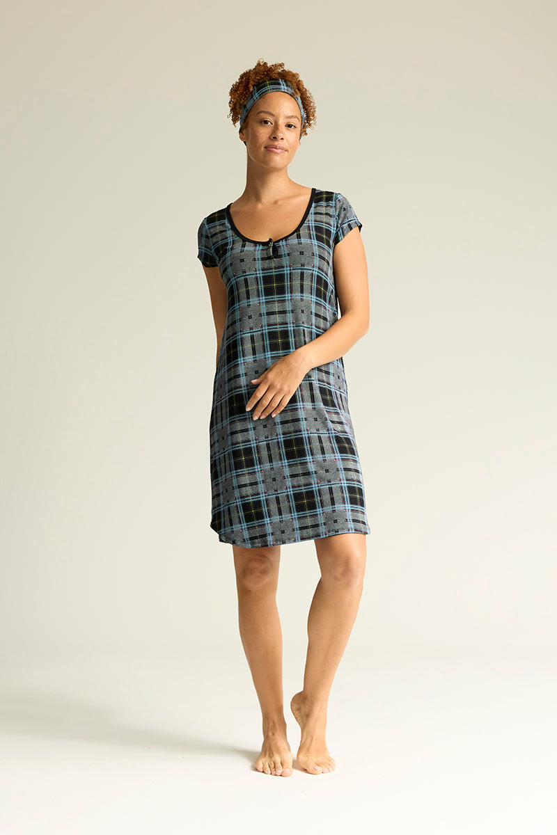Adecia is 5'9", typically wears a size 6/8 and is wearing a size medium