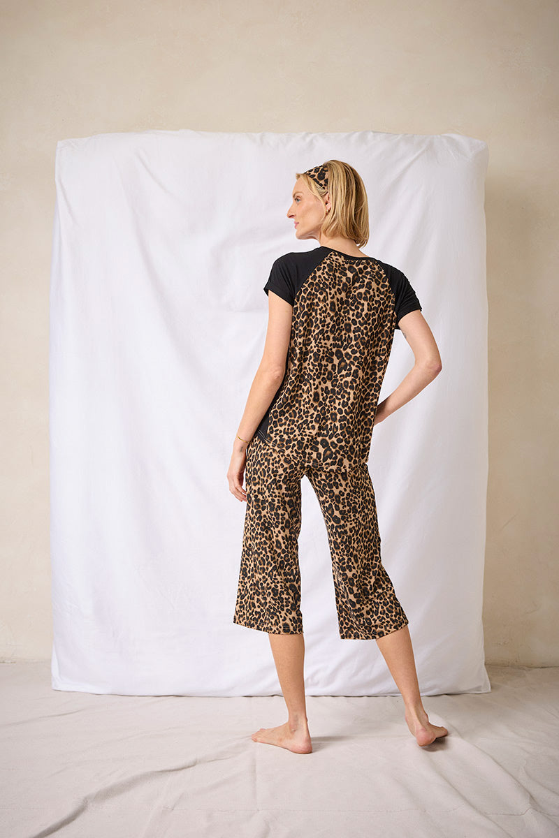 Elyse is 5'9", typically wears a size 2 and is wearing a size small