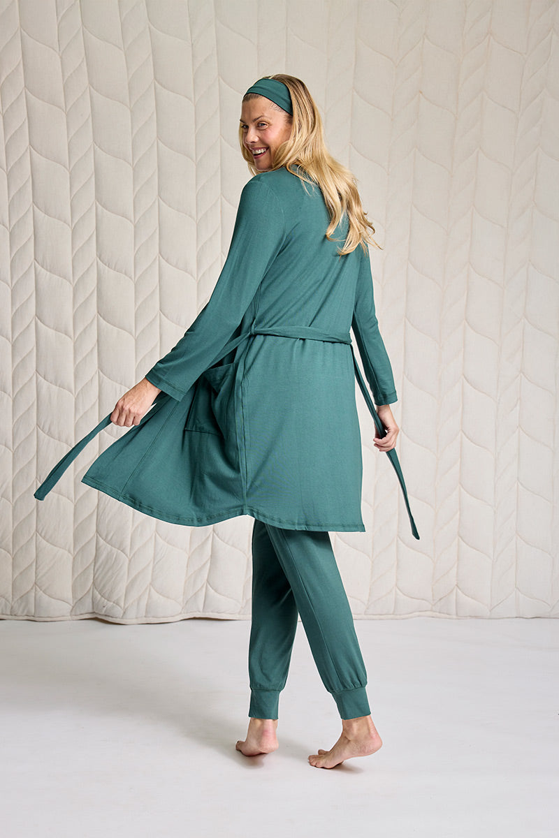 Amber is 5'9", typically wears a size 6/8 and is wearing a size SM/MD