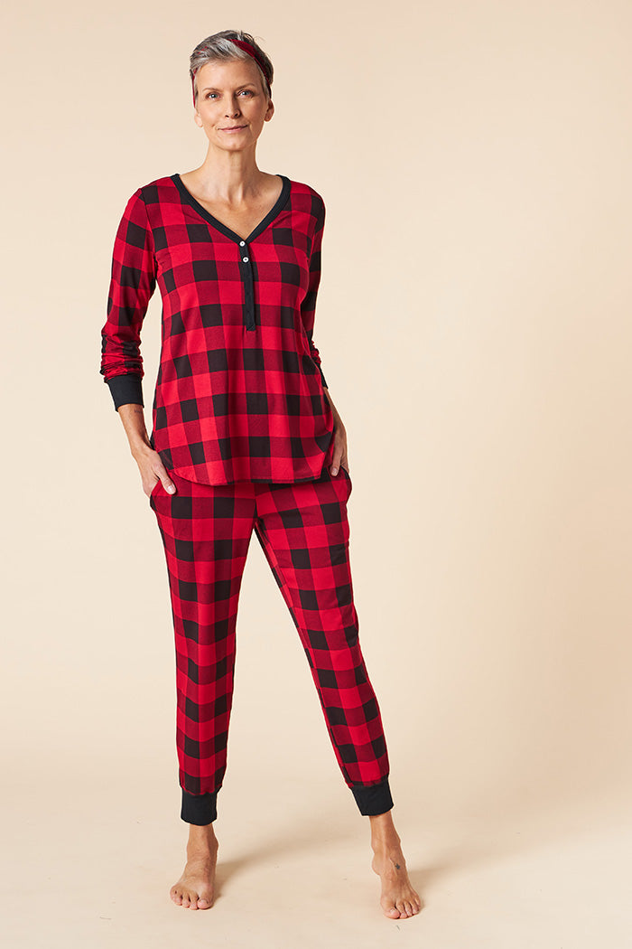 Laroe is 5'11", typically wears a size 6/8 and is wearing a size medium