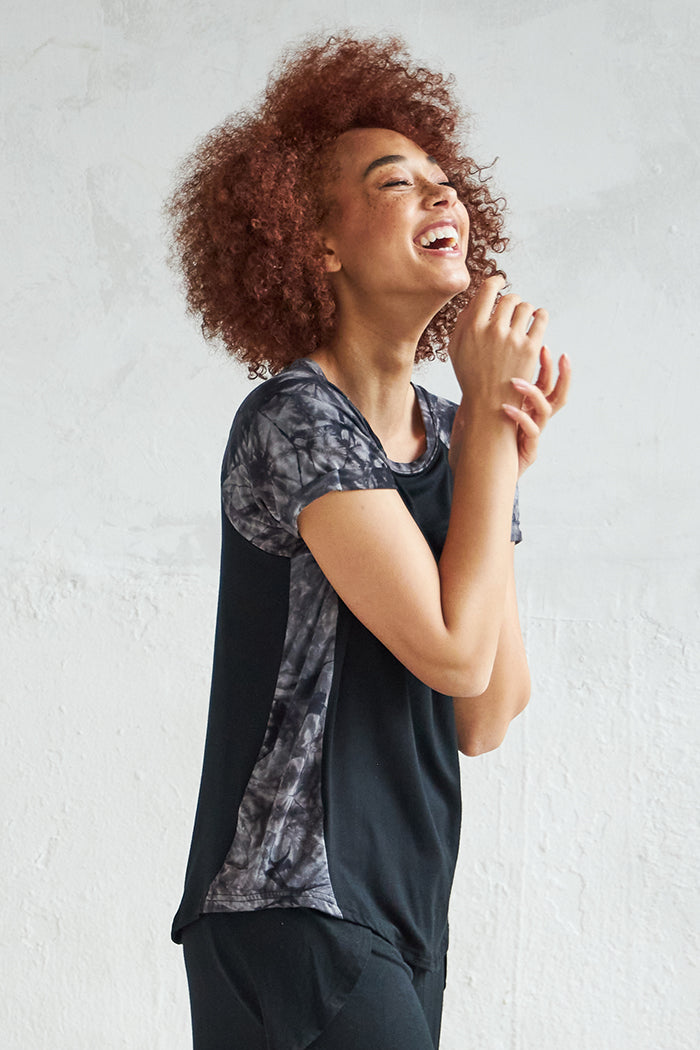 Kiera is 5'9", typically wears a size 2 and is wearing a size small