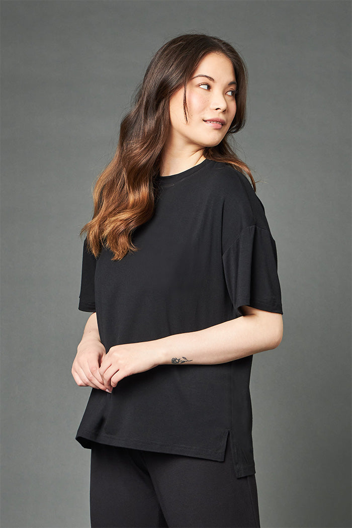 Edith is 5'9", typically wears a size 4 and is wearing a size medium