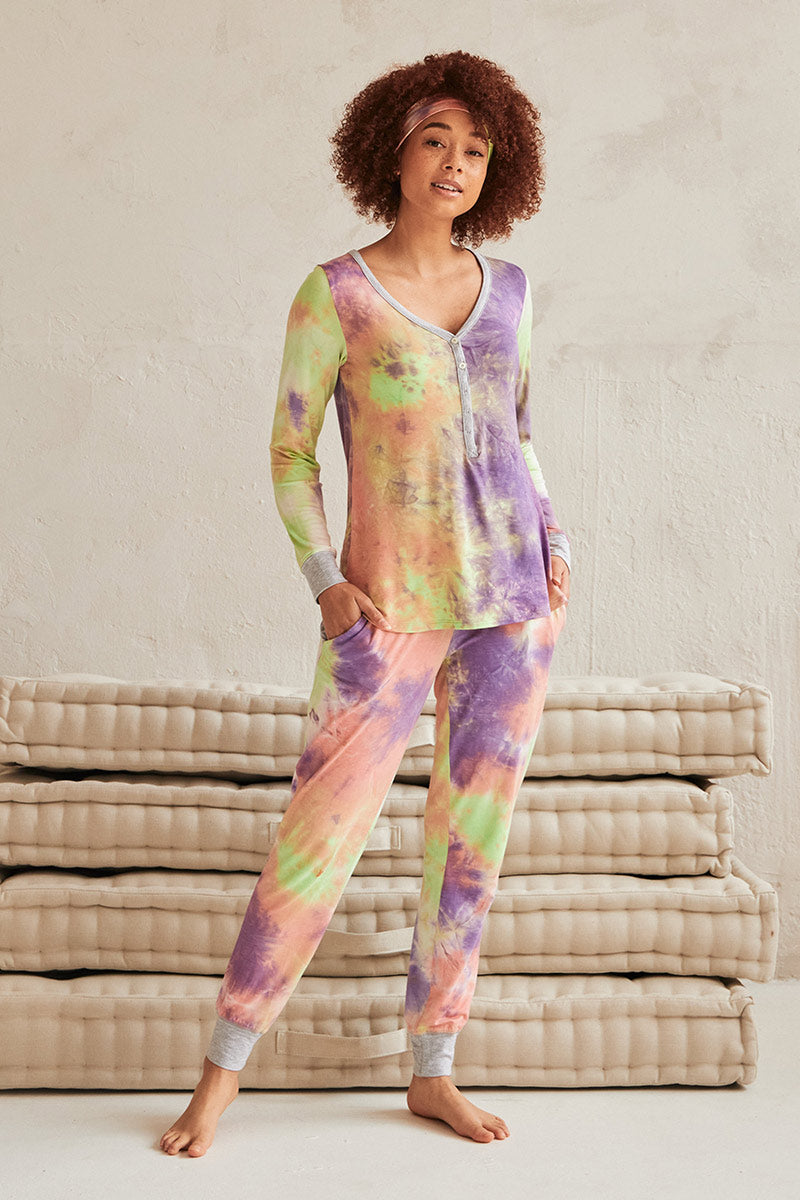 Kiera is 5'9", typically wears a size 2 and is wearing a size small