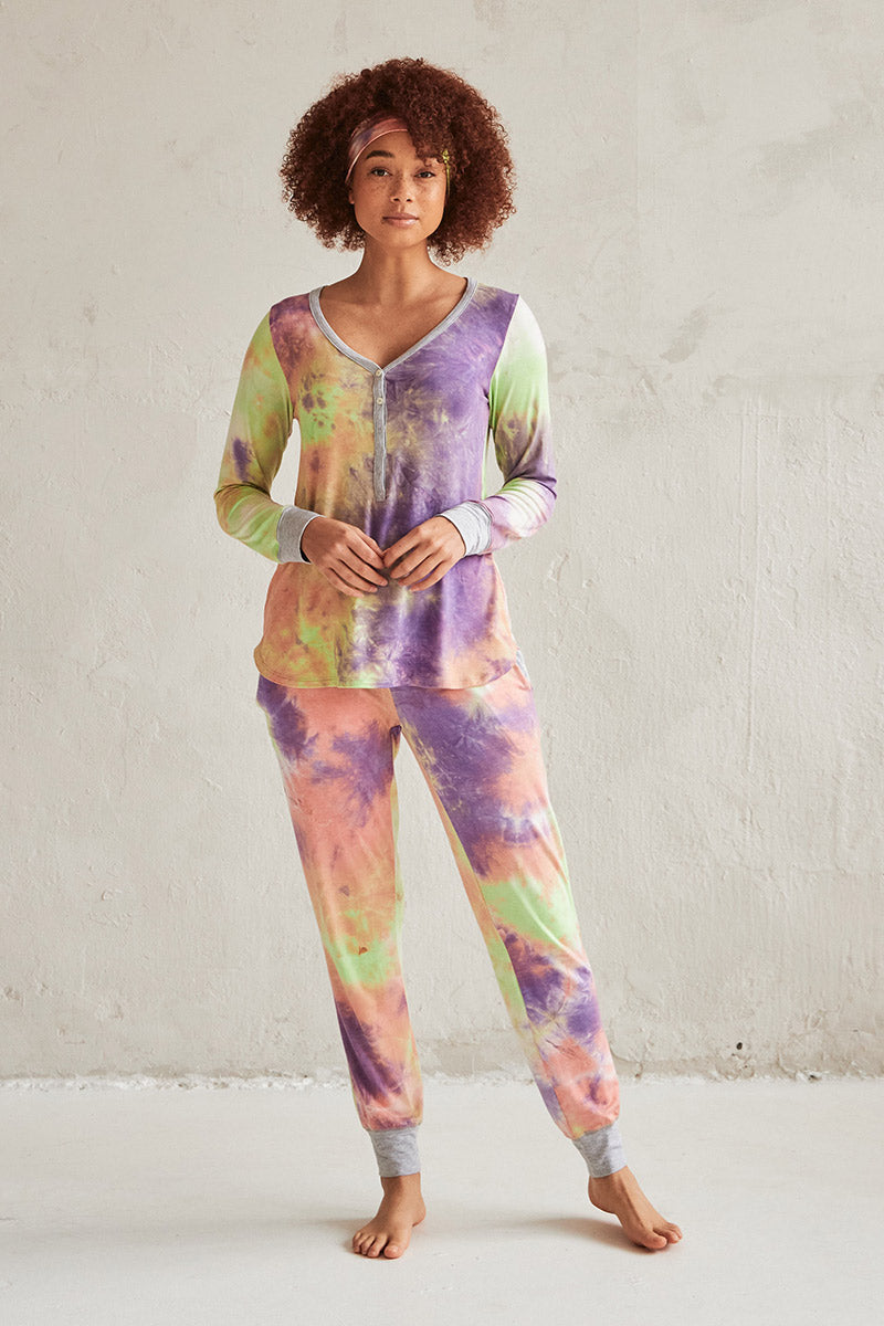 Kiera is 5'9", typically wears a size 2 and is wearing a size small