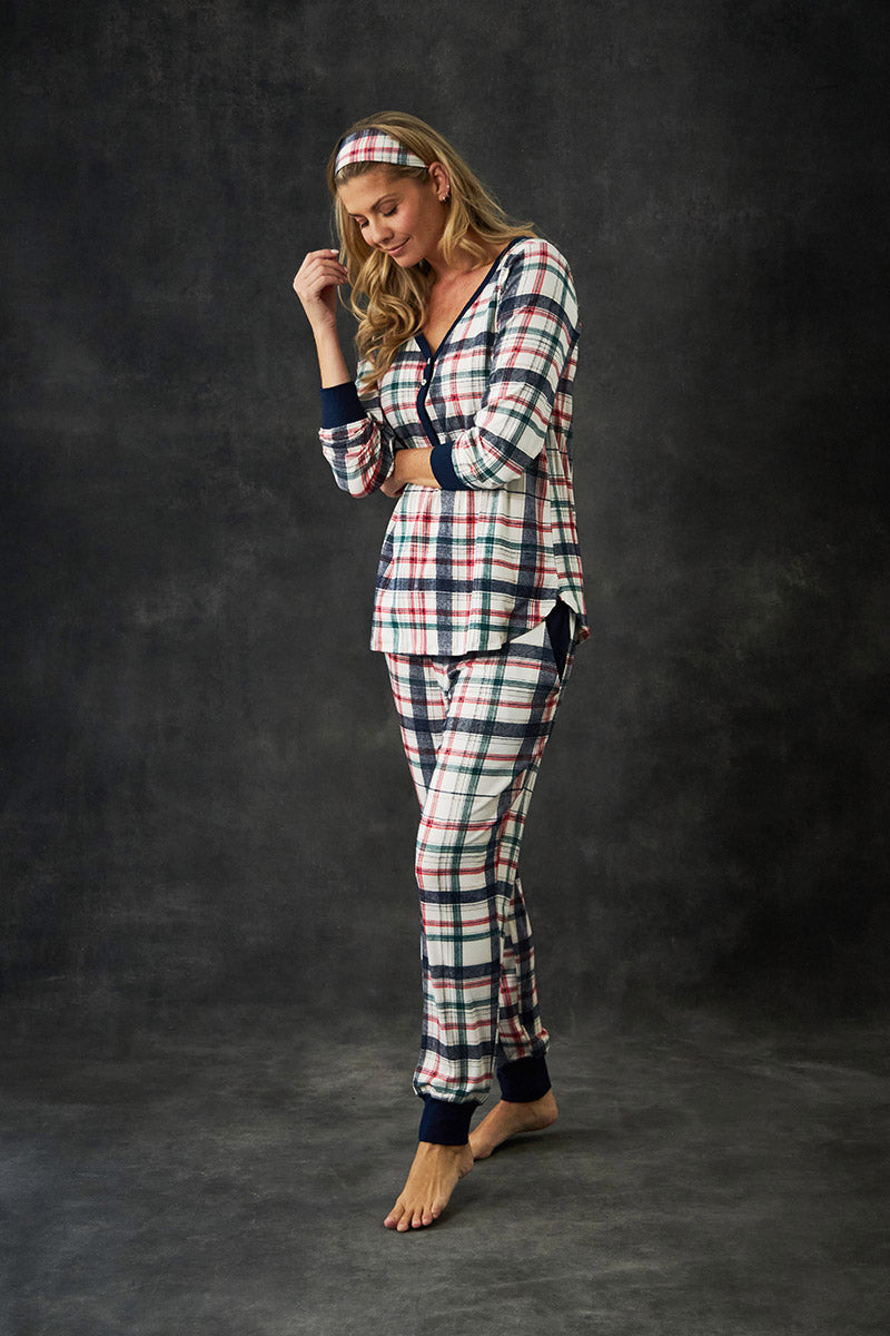 Amber is 5'9", typically wear a size 6 and is wearing a size medium